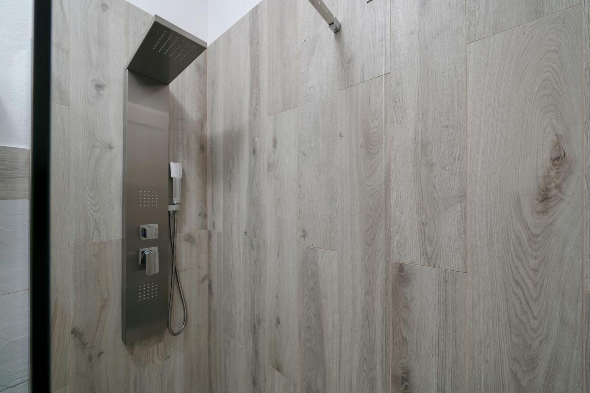 סירמיונה Casa Lugana 15 - Monolocale Con Piscina Fronte Lago מראה חיצוני תמונה