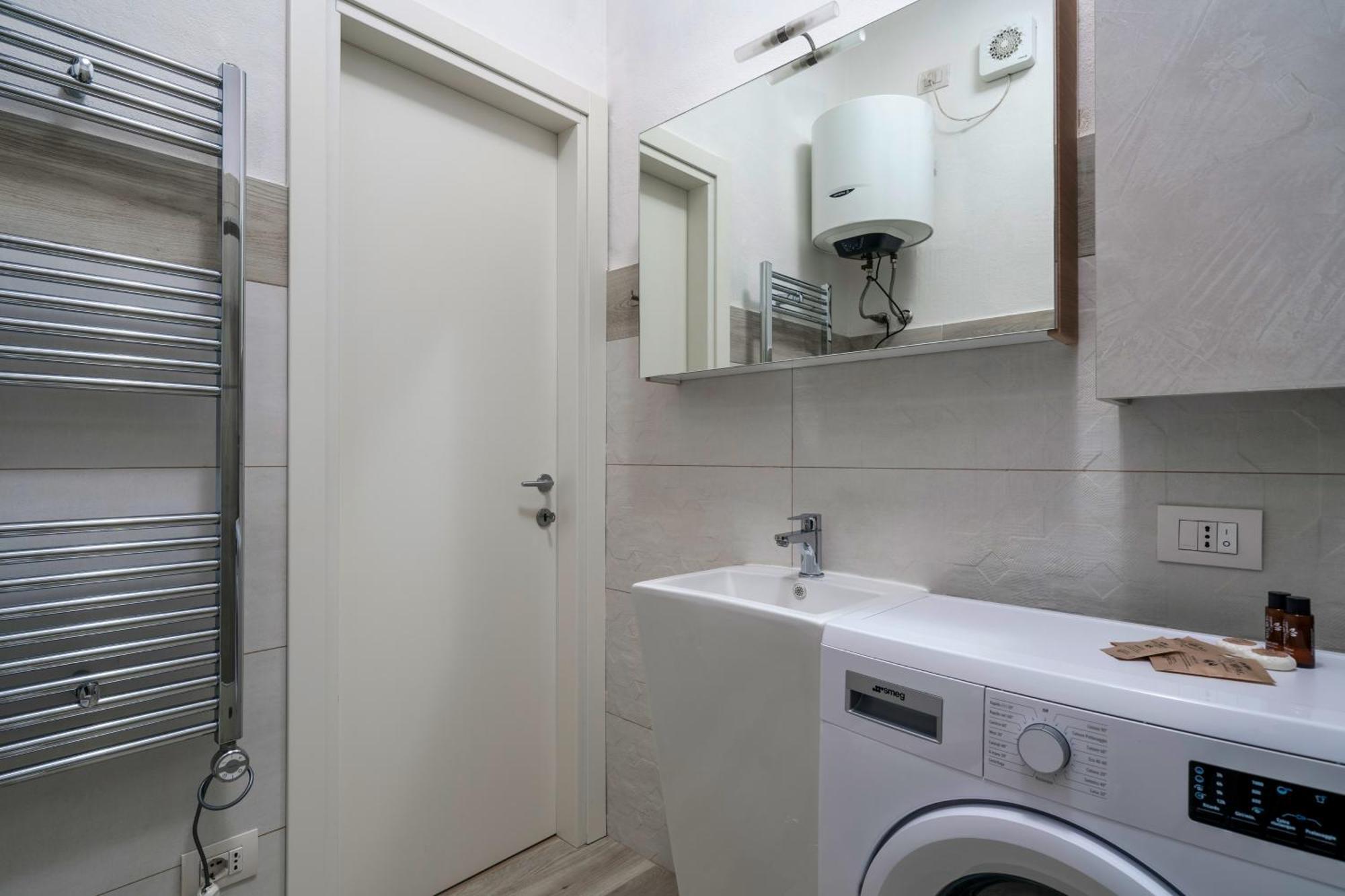 סירמיונה Casa Lugana 15 - Monolocale Con Piscina Fronte Lago מראה חיצוני תמונה