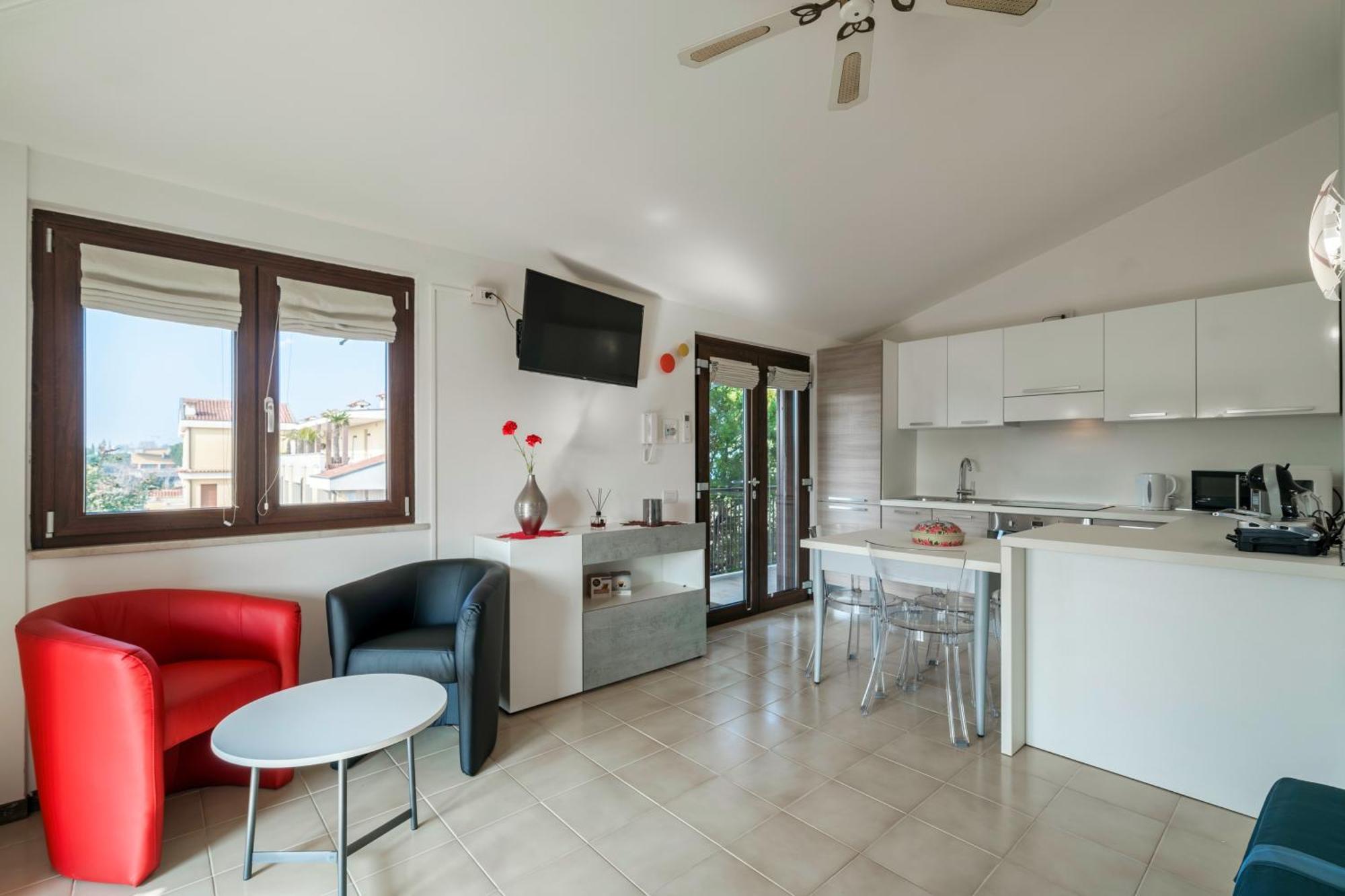 סירמיונה Casa Lugana 15 - Monolocale Con Piscina Fronte Lago מראה חיצוני תמונה